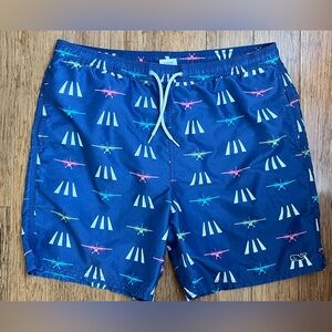 Vineyard Vines men’s bathing suit swim trunks size medium airplanes. 1197